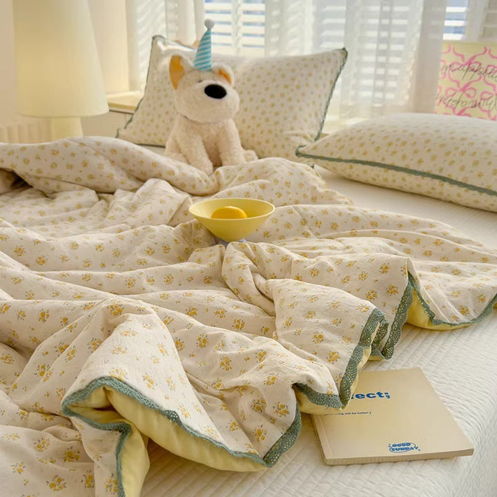 Ladies comfort duvet with delicate floral pattern and high-quality filling Stornfield