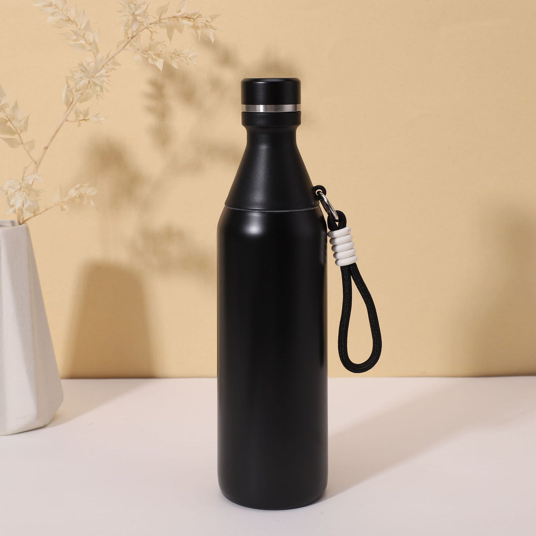 Women's insulated water bottle with practical carrying strap Stornfield