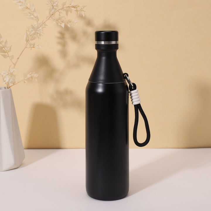 Women's insulated water bottle with practical carrying strap Stornfield