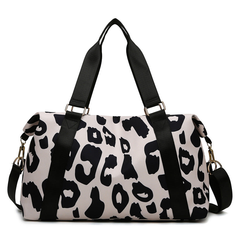 Sporty travel bag with modern leopard pattern Stornfield