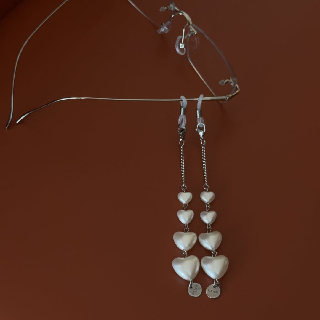Heart-Shaped Pearl Accented Eyewear Chain Stornfield