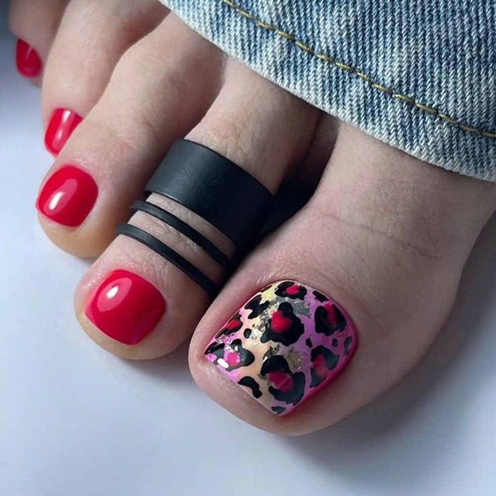 Nail art with modern leopard design Stornfield