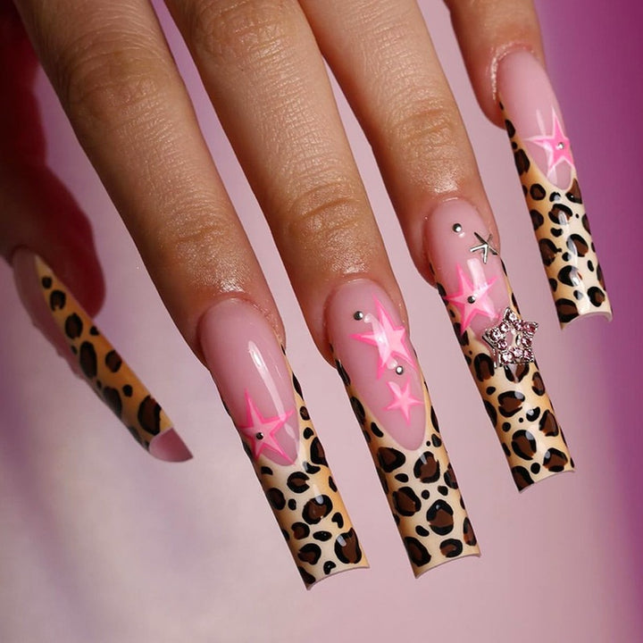 Artificial nail set with luxurious leopard pattern and elegant accents Stornfield