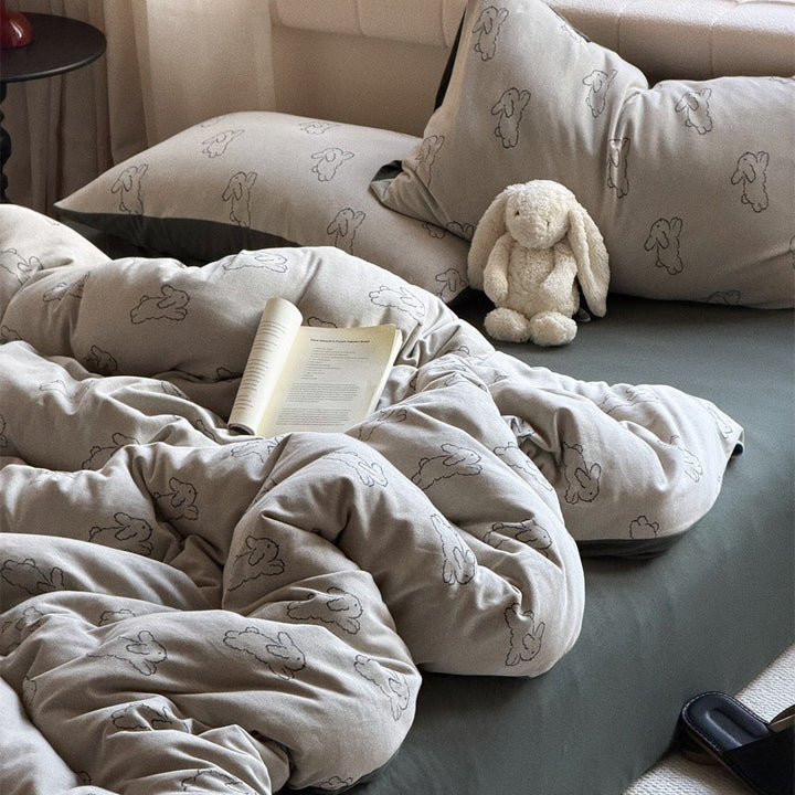 Bedding set made of cotton percale with delicate cherry motif and reversible easy care