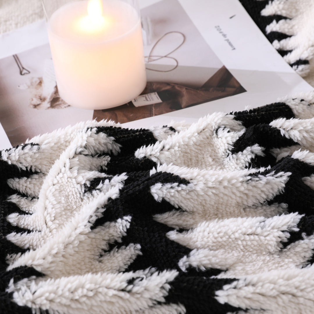 Chic Floral Pattern Throw Blanket Stornfield
