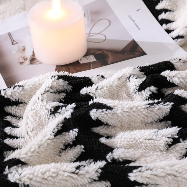 Chic Floral Pattern Throw Blanket Stornfield