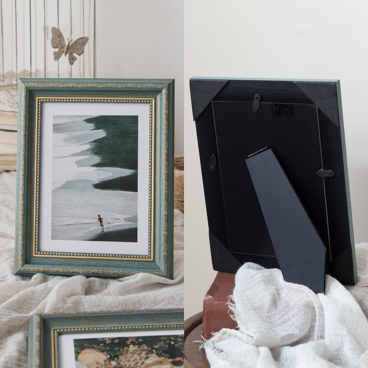 Vintage-Inspired Ornate Photo Frame