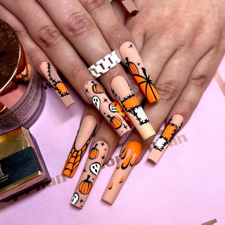 Holiday-Themed Press-On Nail Art Stornfield