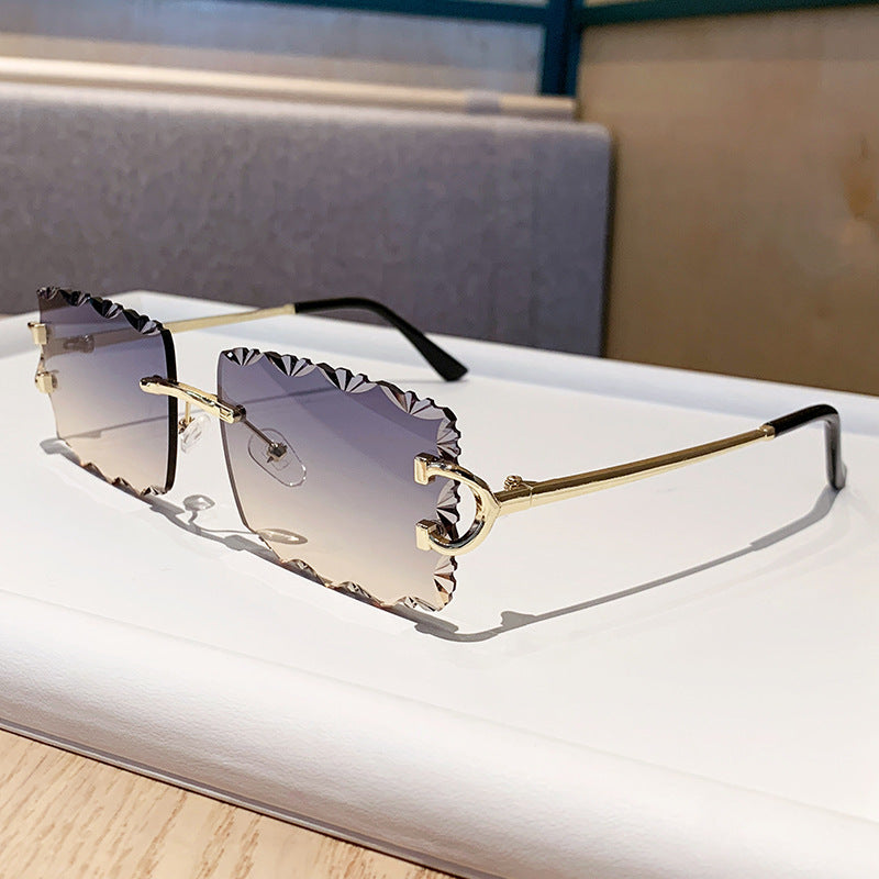 Ladies fashionable sunglasses with playful frame Stornfield