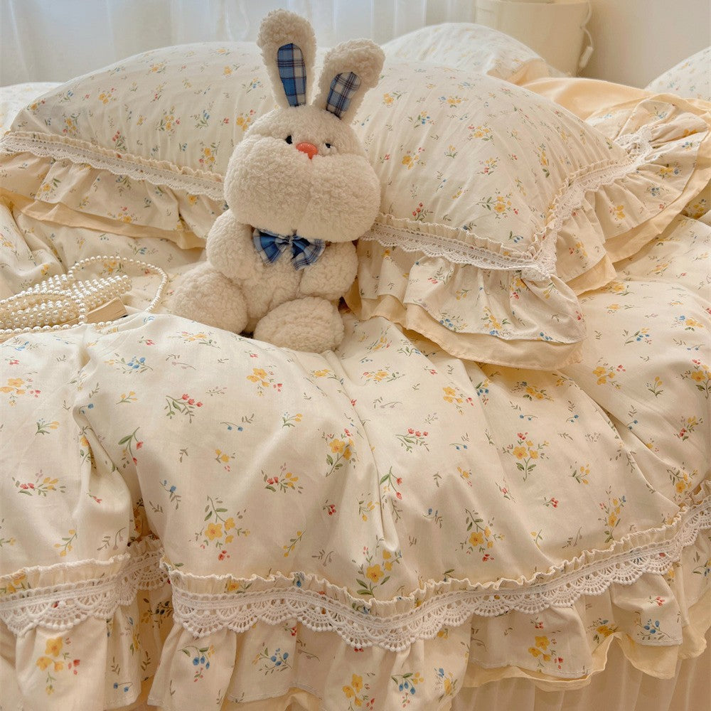 Romantic bedding set with lace ruffle, frills and fine rose stripe
