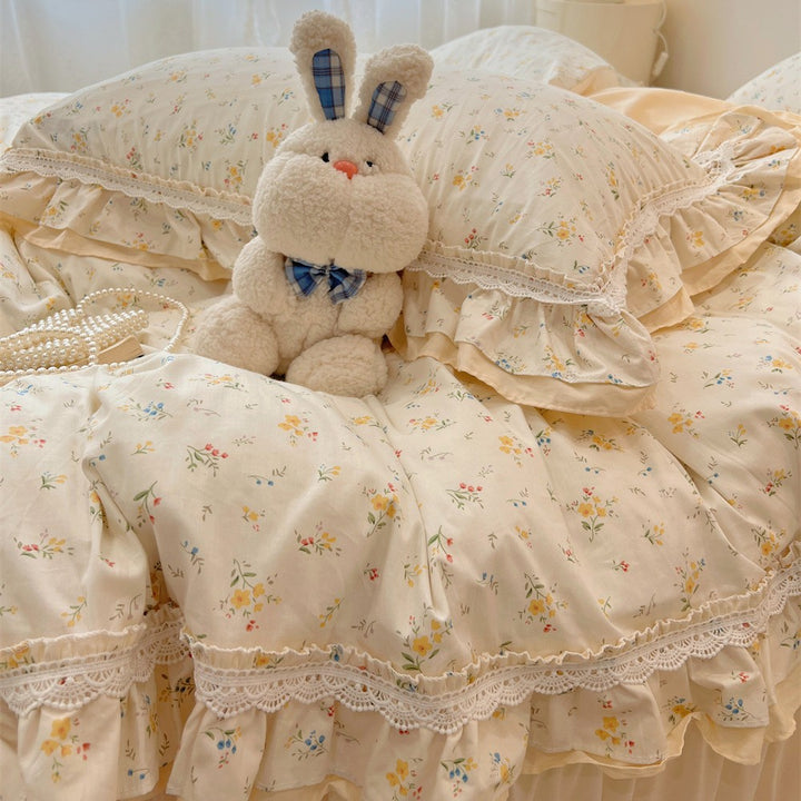 Romantic bedding set with lace ruffle, frills and fine rose stripe