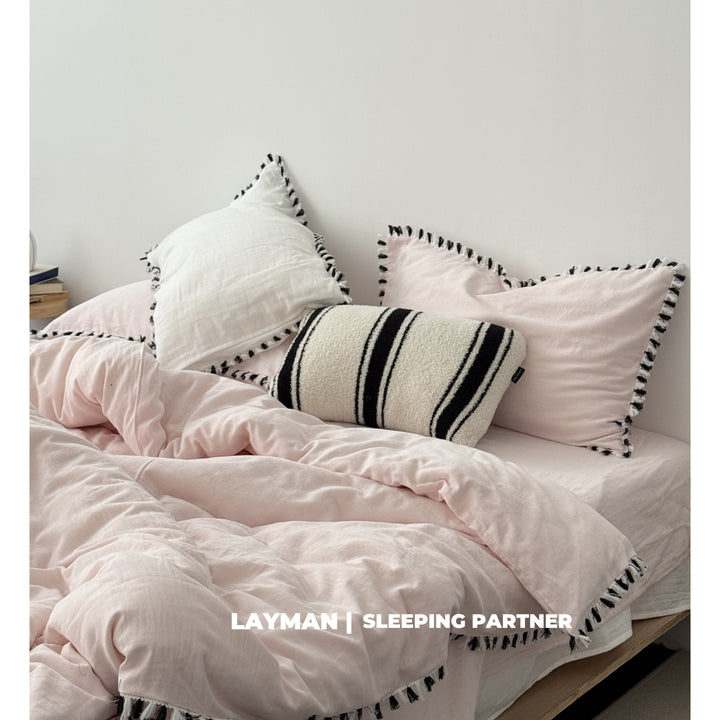 Natural cotton-linen duvet cover set with a crinkled linen look and floral tone-on-tone pattern