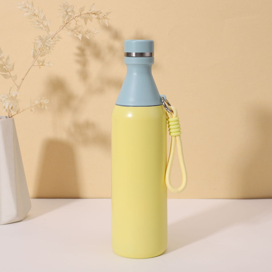 Women's insulated water bottle with practical carrying strap Stornfield