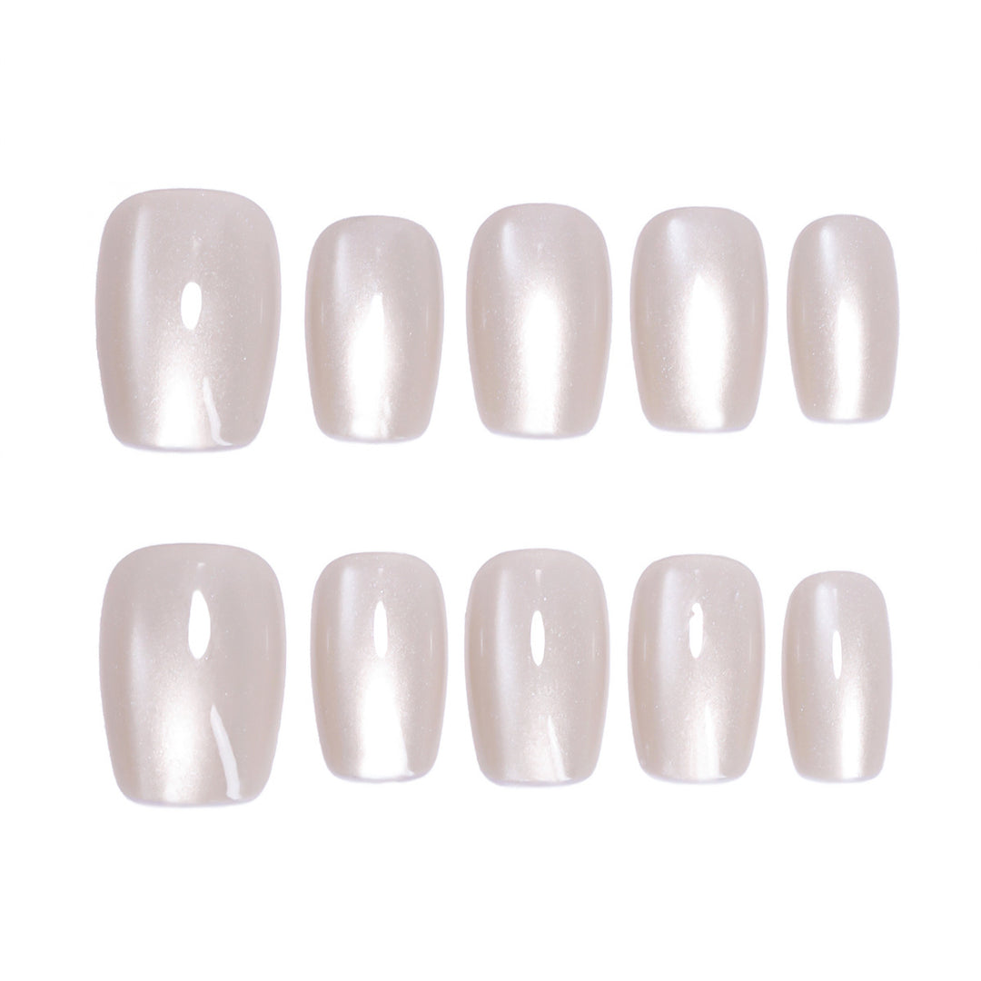 Artificial nail art with shiny surface Stornfield