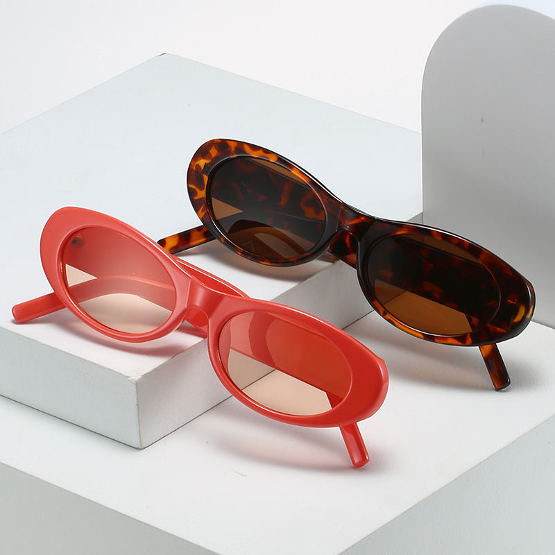 Vintage-Inspired Oval Frame Sunglasses Stornfield
