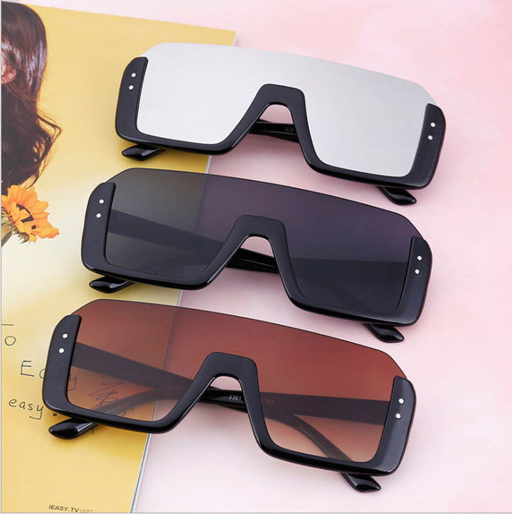 Women's Sporty Shield Sunglasses with Modern Design Stornfield
