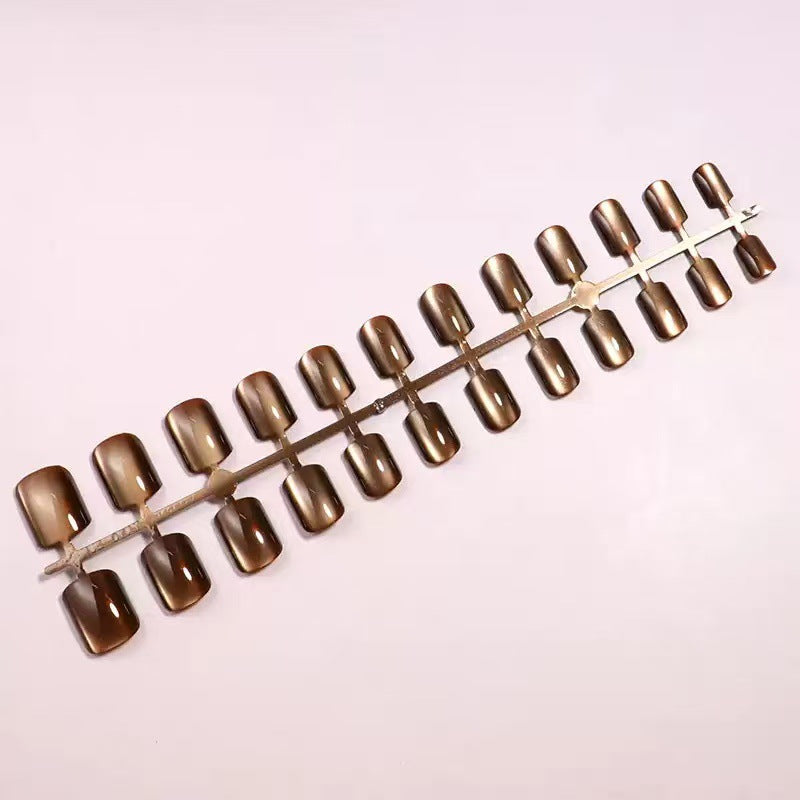 Artificial nail set with luxurious shine and elegant 3D details Stornfield