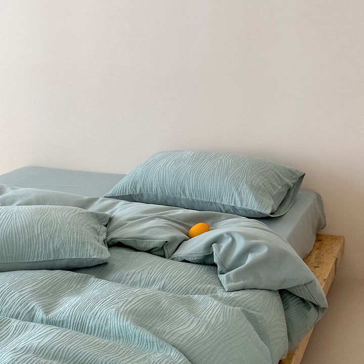 Premium cotton bedding set with fine pleated structure and hidden zipper