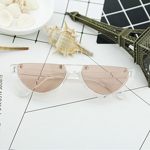 Women Cat-Eye Glasses with distinctive frame and mirrored lenses Stornfield