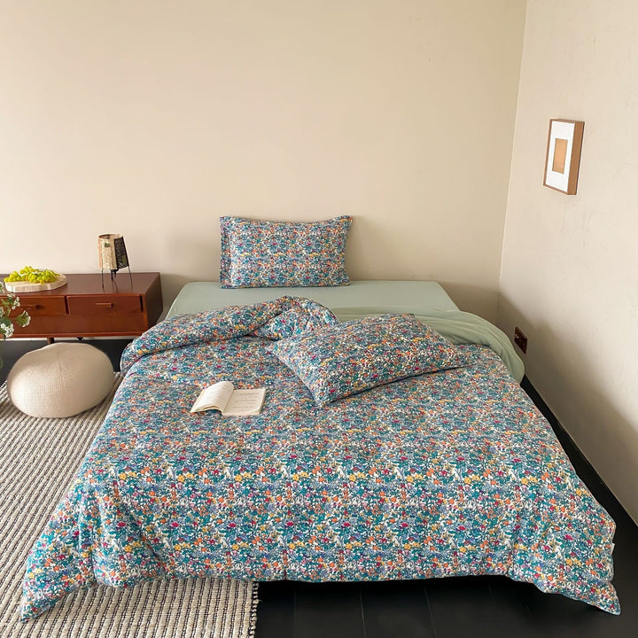 Bedding set with playful dog print made of soft cotton blend