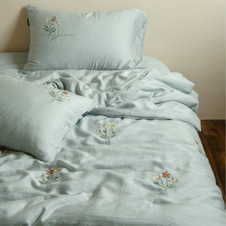 Embroidered cotton gauze bedding set with delicate cactus embroideries