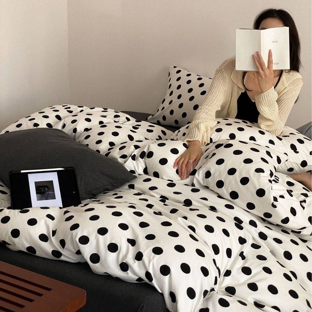 Decorative Cozy Polka Dot Duvet Cover Set Stornfield