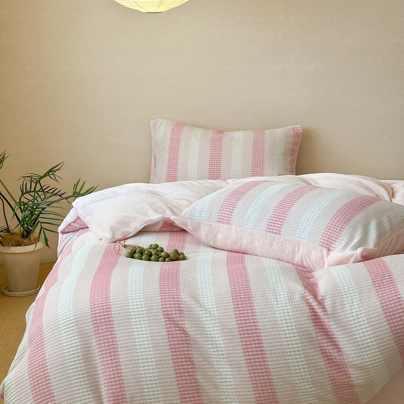 Striped waffle texture bed linen set with reversible function and breathable cotton mix