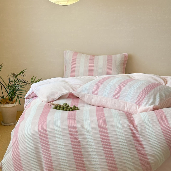 Striped waffle texture bed linen set with reversible function and breathable cotton mix