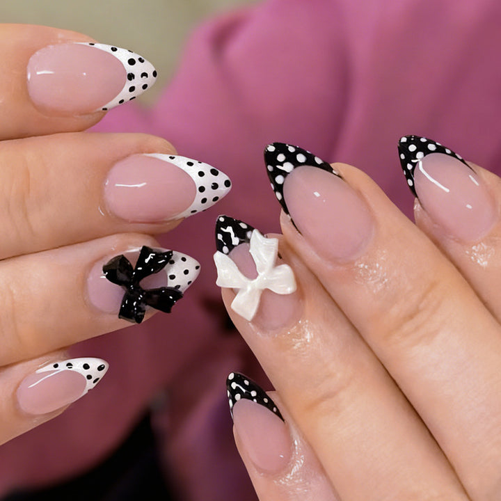 Artificial nail set with playful grinding design Stornfield