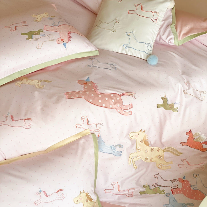 Luxurious cotton satin bedding set with unicorn embroidery