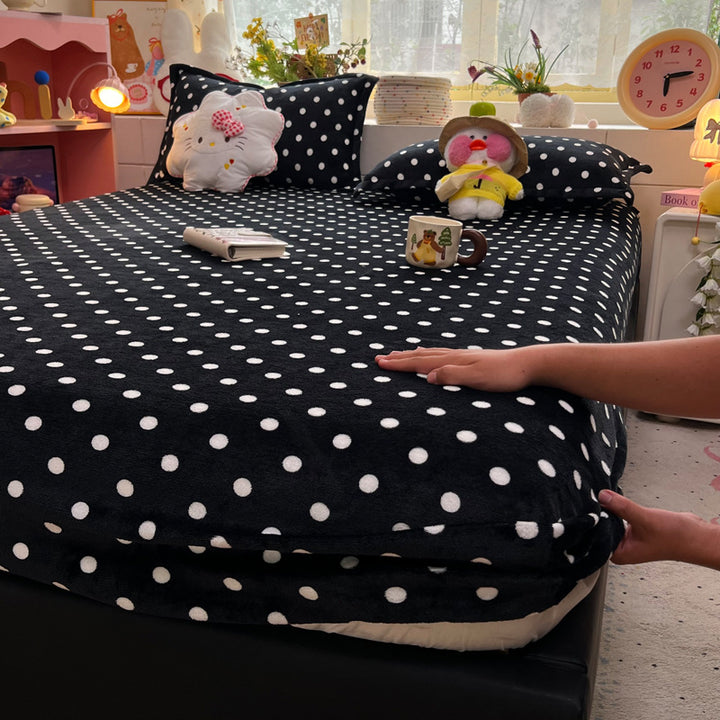 Cozy Polka Dot Fleece Mattress Cover