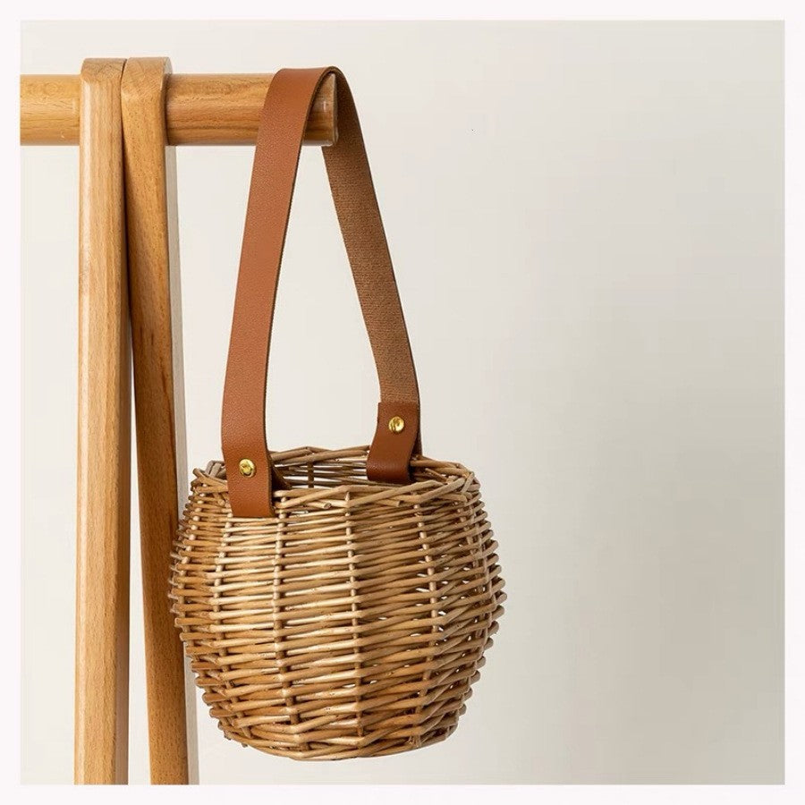 Ladies basket bag with tasteful leather handle Stornfield