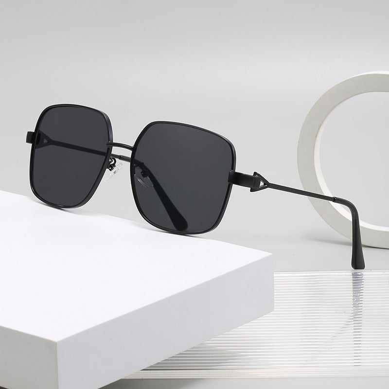 Women's square sunglasses with fashionable and sturdy frame Stornfield