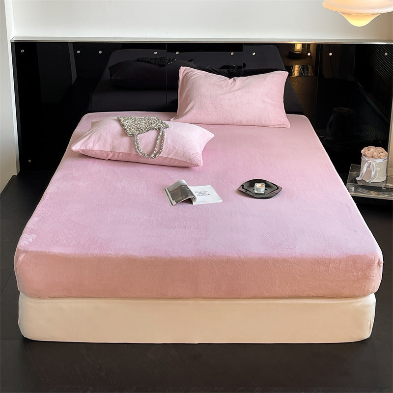 Velvet fitted sheet with extra deep pocket and elastic all-around hem