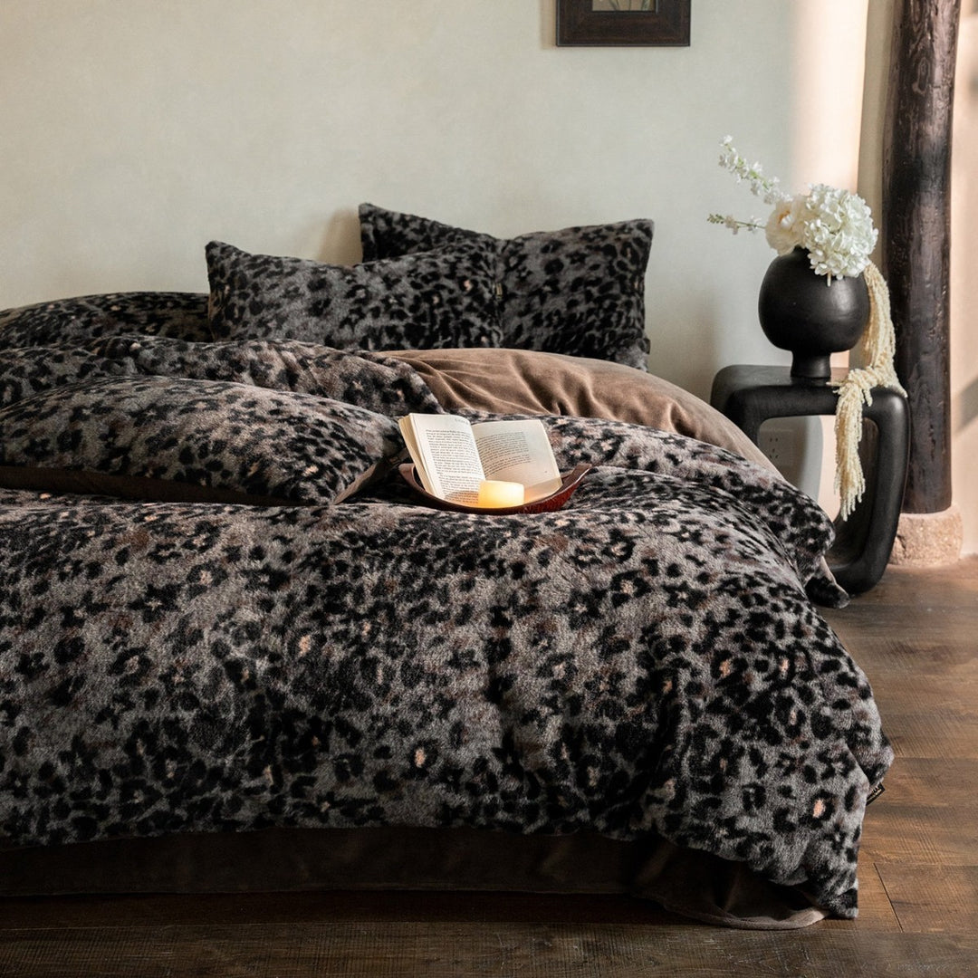 Plush bed cover set with leopard pattern and reversible velvet underside