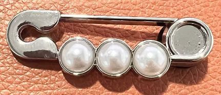 Decorative Gemstone Brooch Stornfield