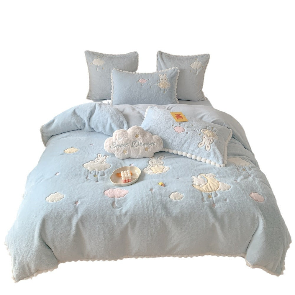Cozy velvet bedding set for children with embroidered cloud motifs and pompom border