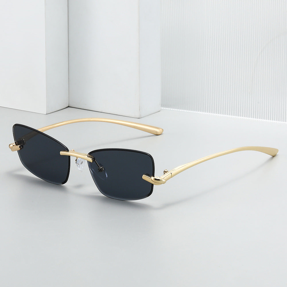 Luxurious Wide-Brim Sunglasses Stornfield