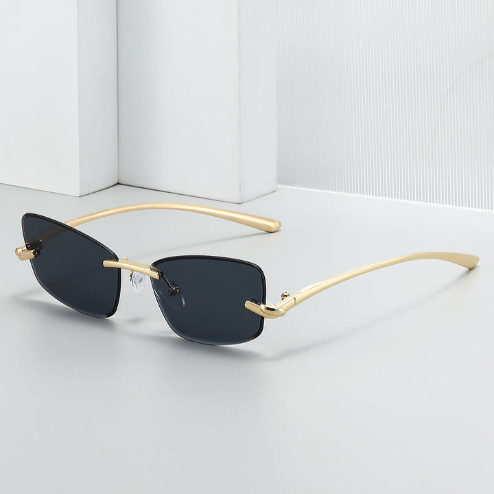 Luxurious Wide-Brim Sunglasses Stornfield