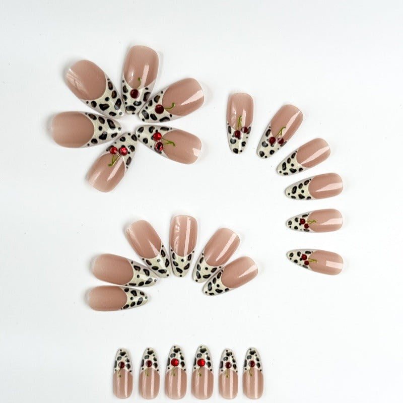 Glamorous artificial nails in leopard look Stornfield