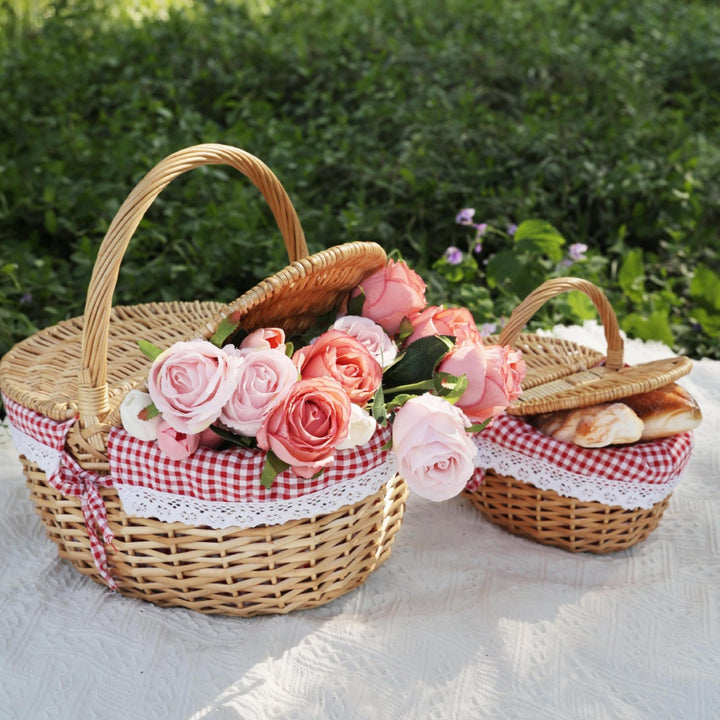 Women's basket with romantic check pattern and decorative lace insert Stornfield