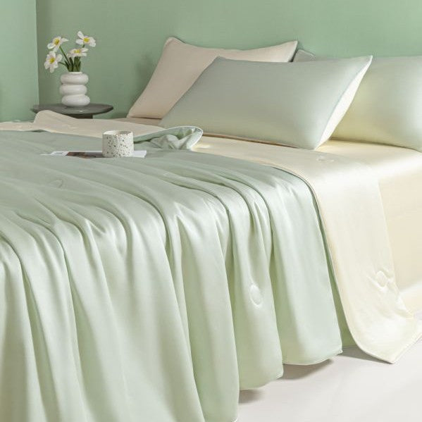 Ladies satin bed linen with stylish design Stornfield