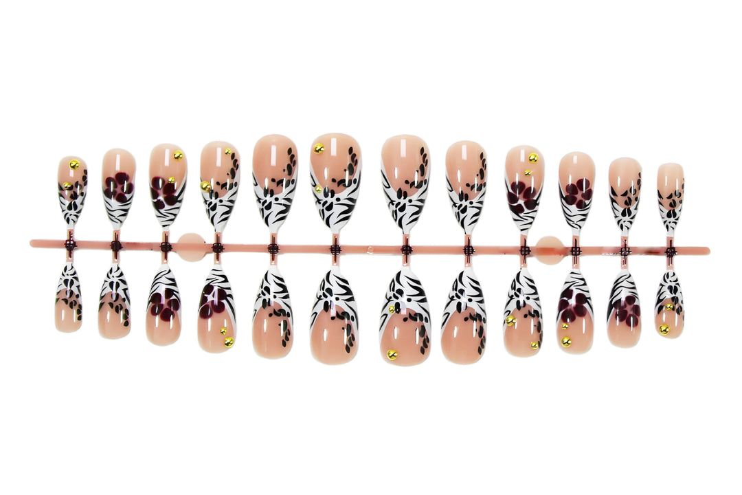 Artificial nail set with floral and geometric design Stornfield