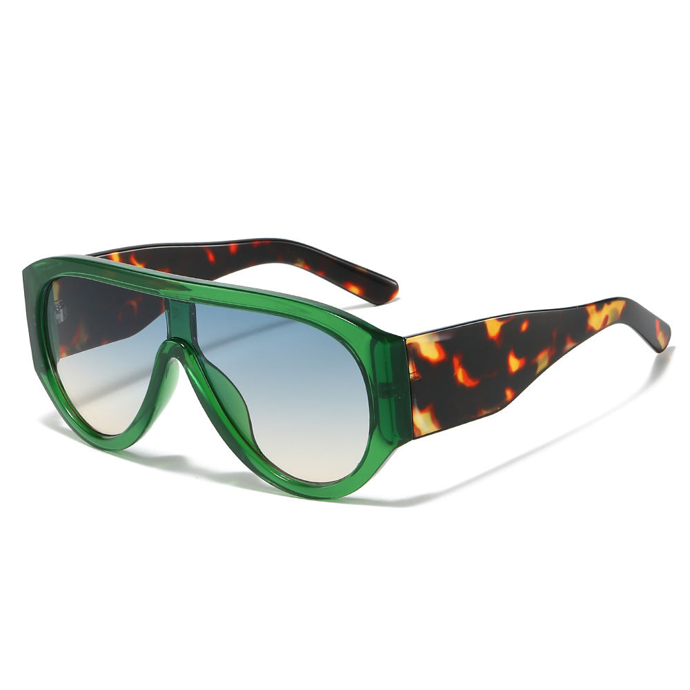 Retro-Inspired Oversized Sun Shield Sunglasses Stornfield