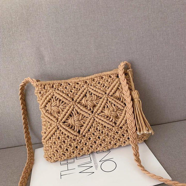 Hand-knotted shoulder bag with tassels and geometric pattern Stornfield