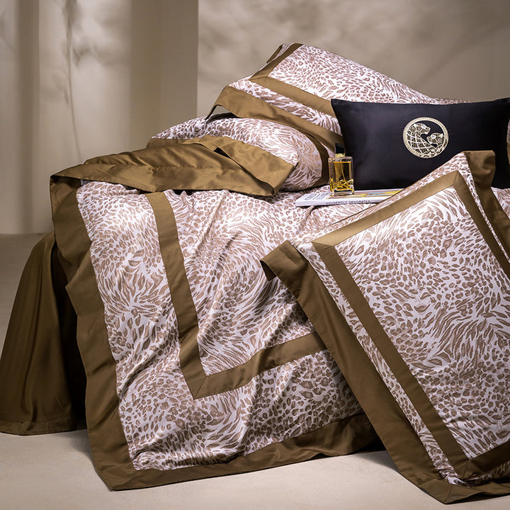 Luxury Satin-Blend Leopard Jacquard Duvet Cover Set with Contrast Border