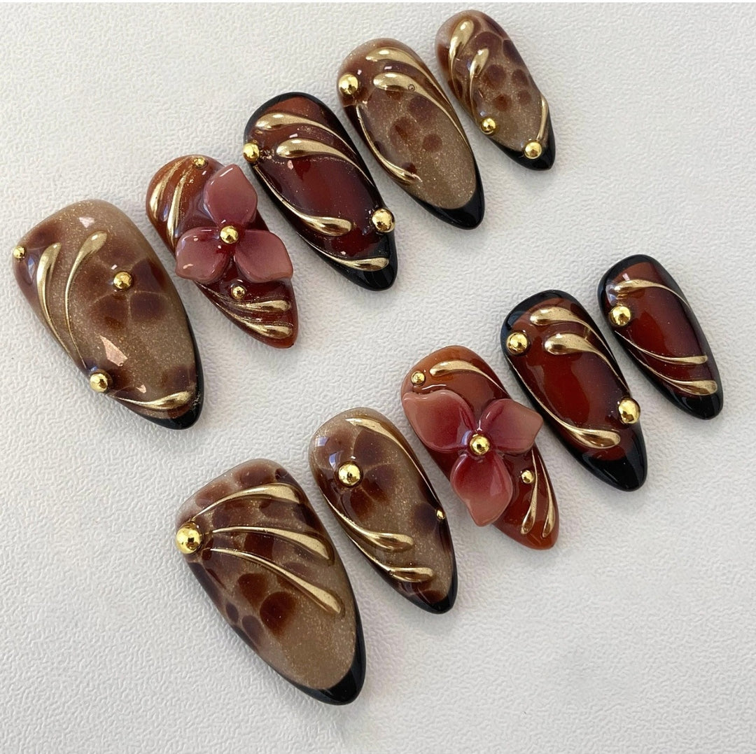 Elegant and creative art nails Stornfield