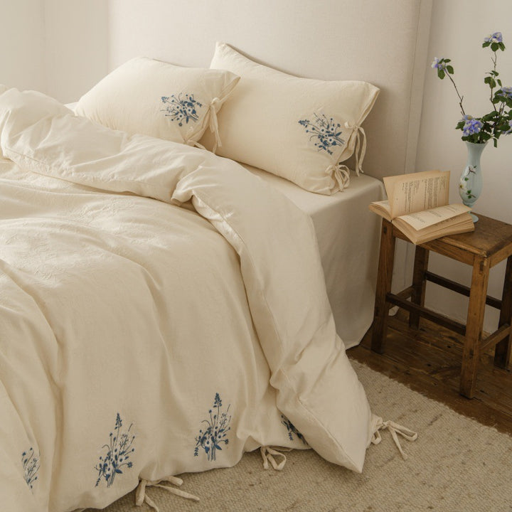 High-quality linen duvet cover set with embroidery and ribbon closure