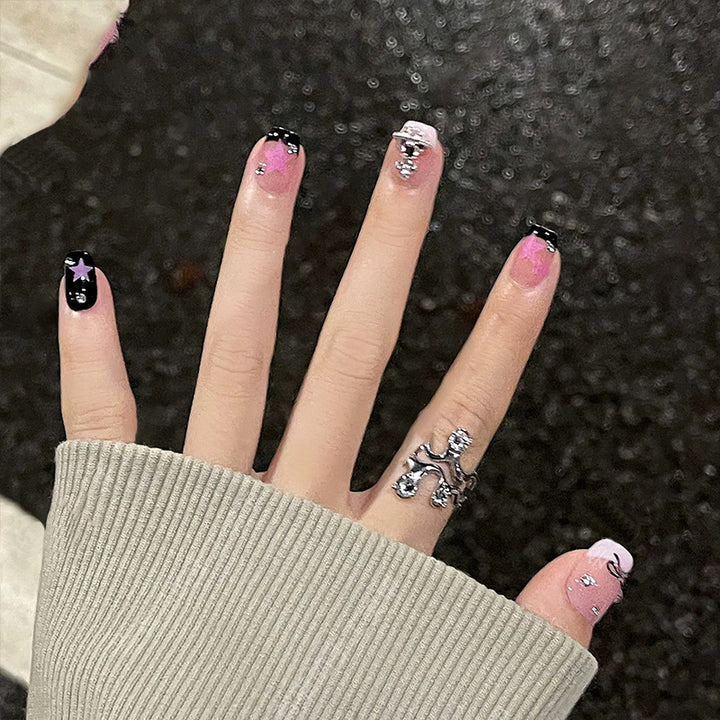 Artful nail art with glitter details Stornfield