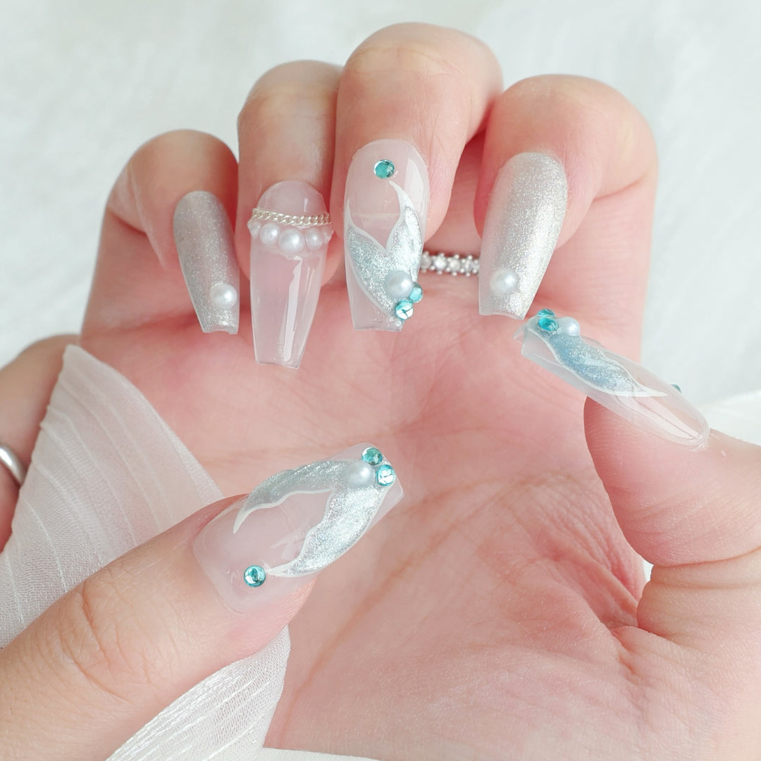 Butterfly-Embellished Press-On Nail Set